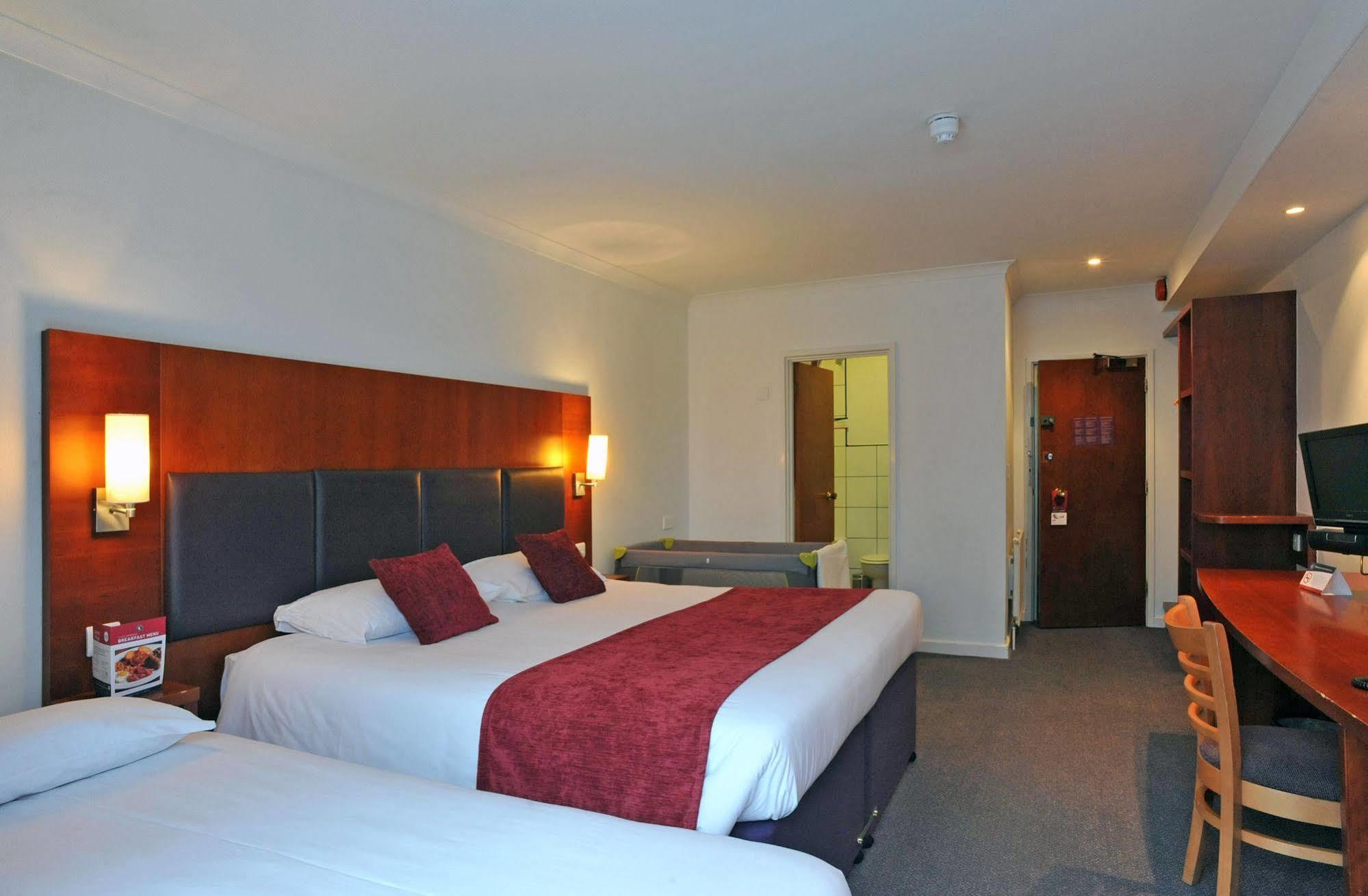 Hotel Crossroads By Chef & Brewer Collection Weedon Bec Exterior foto